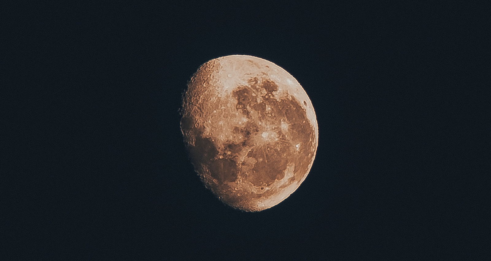 Explore the moon with ESSENWI Telescope